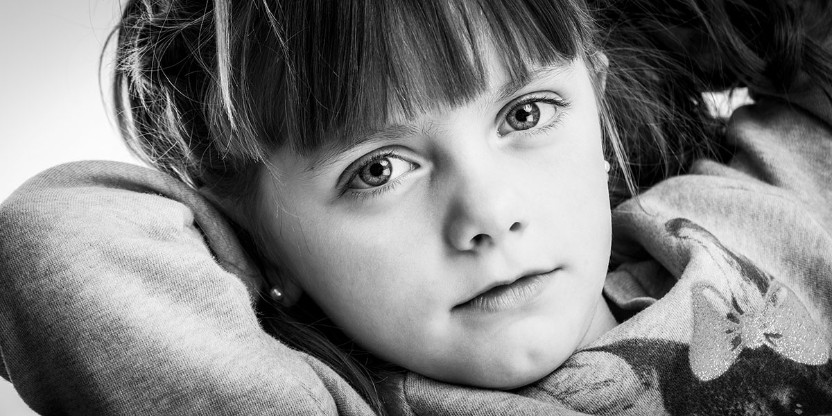 photo studio portrait enfant noir et blanc