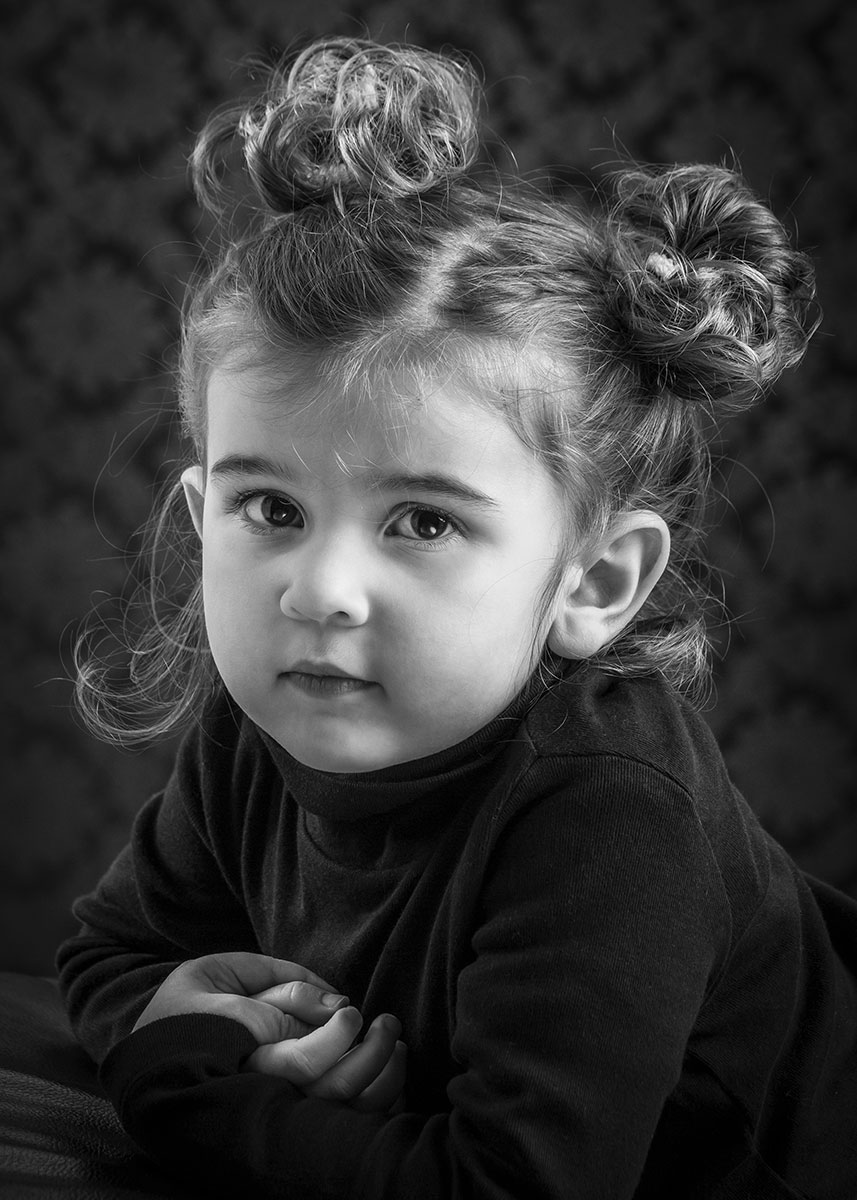 photo studio portrait enfant original noir et blanc