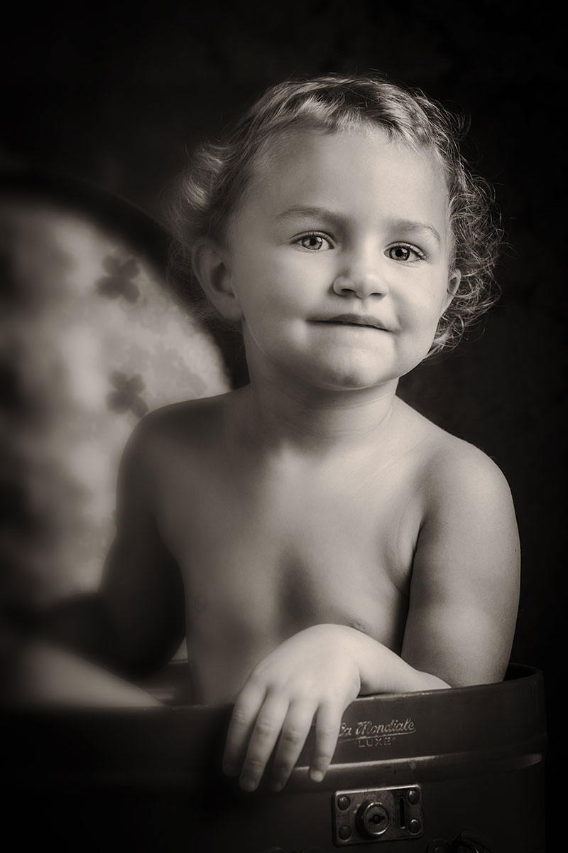 photo studio portrait enfant vintage noir et blanc