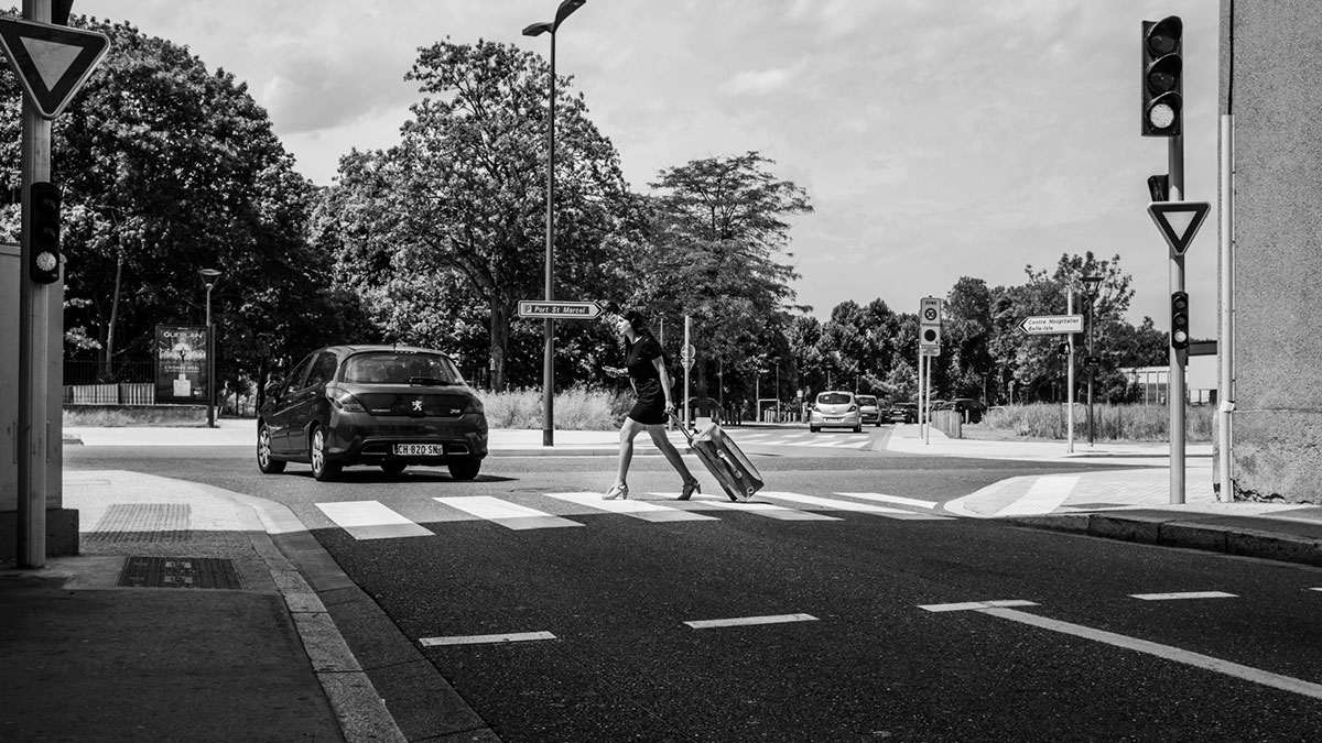 street photography photo de rue noir et blanc metz pieton