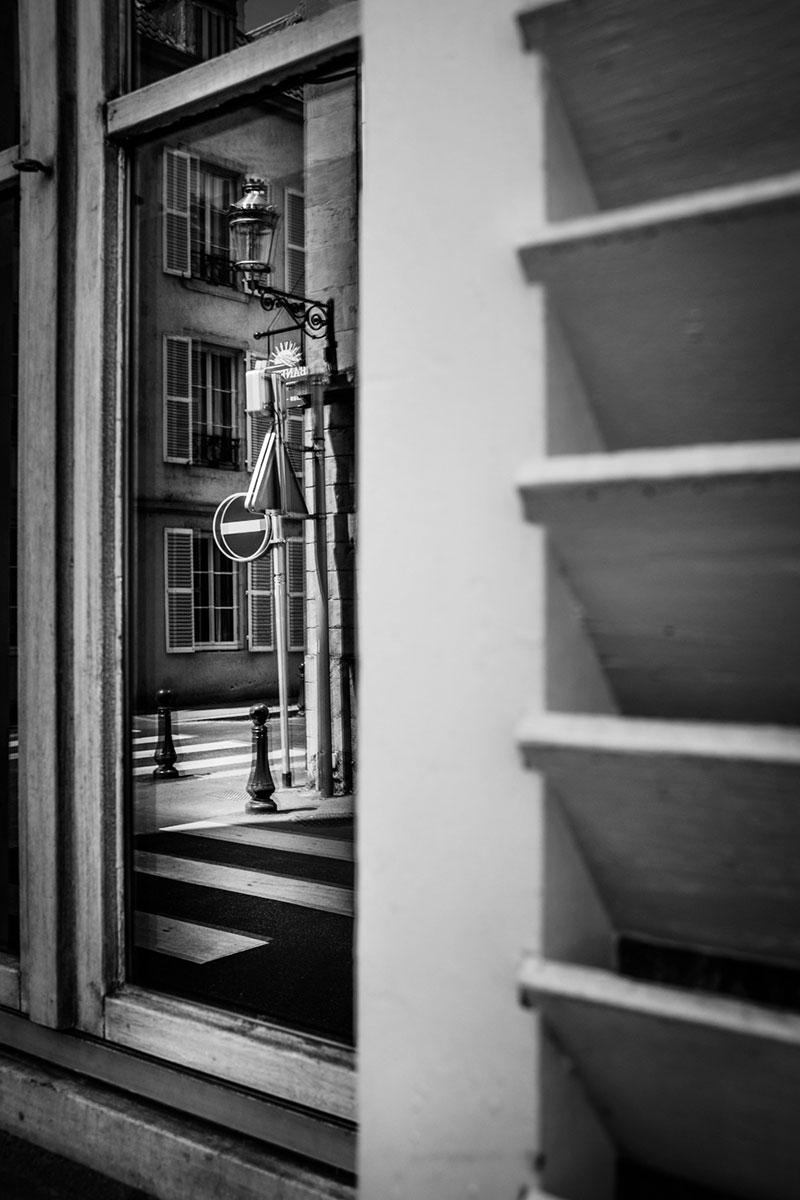 street photography photo de rue noir et blanc metz reflet