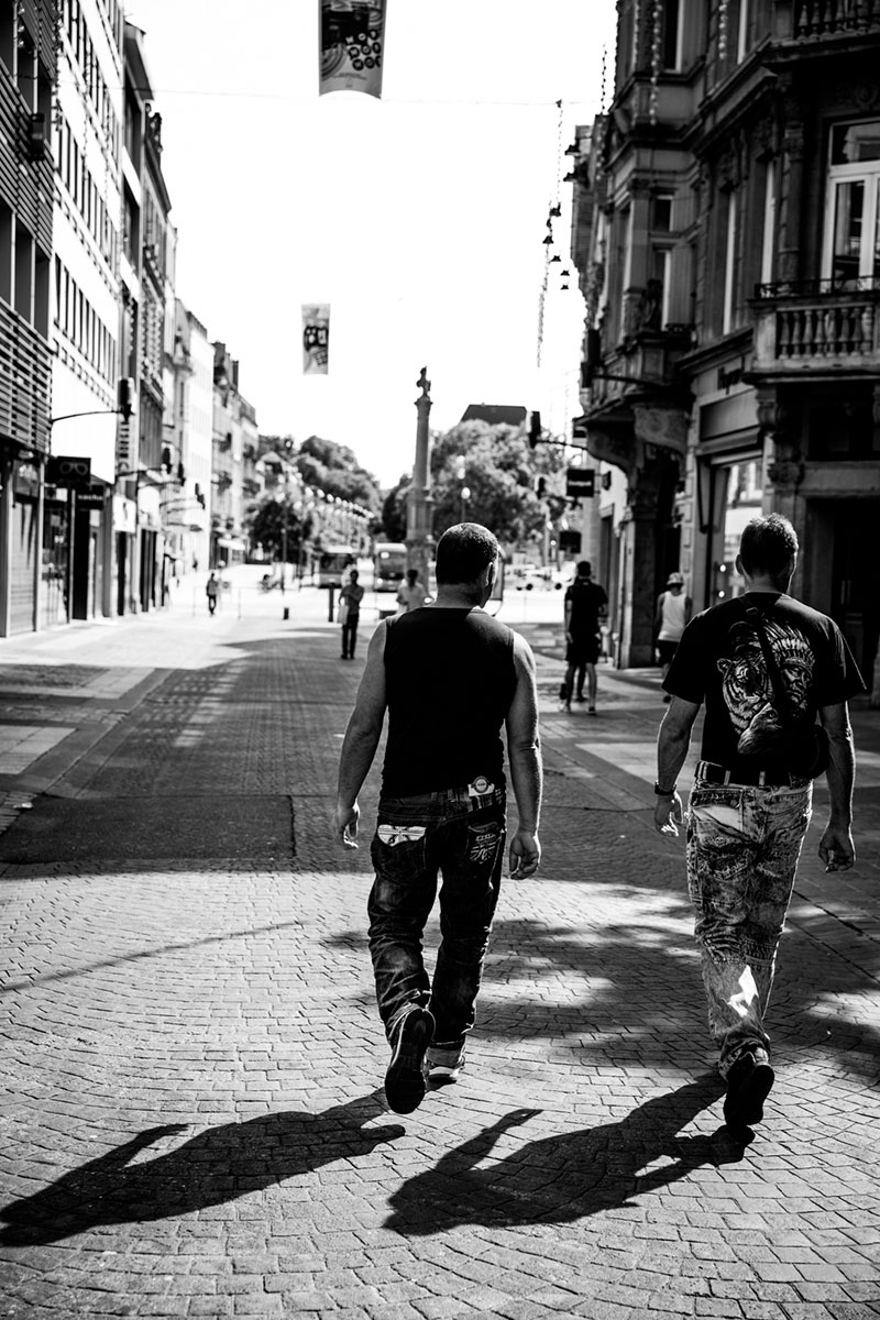 street photography photo de rue noir et blanc metz contre jour